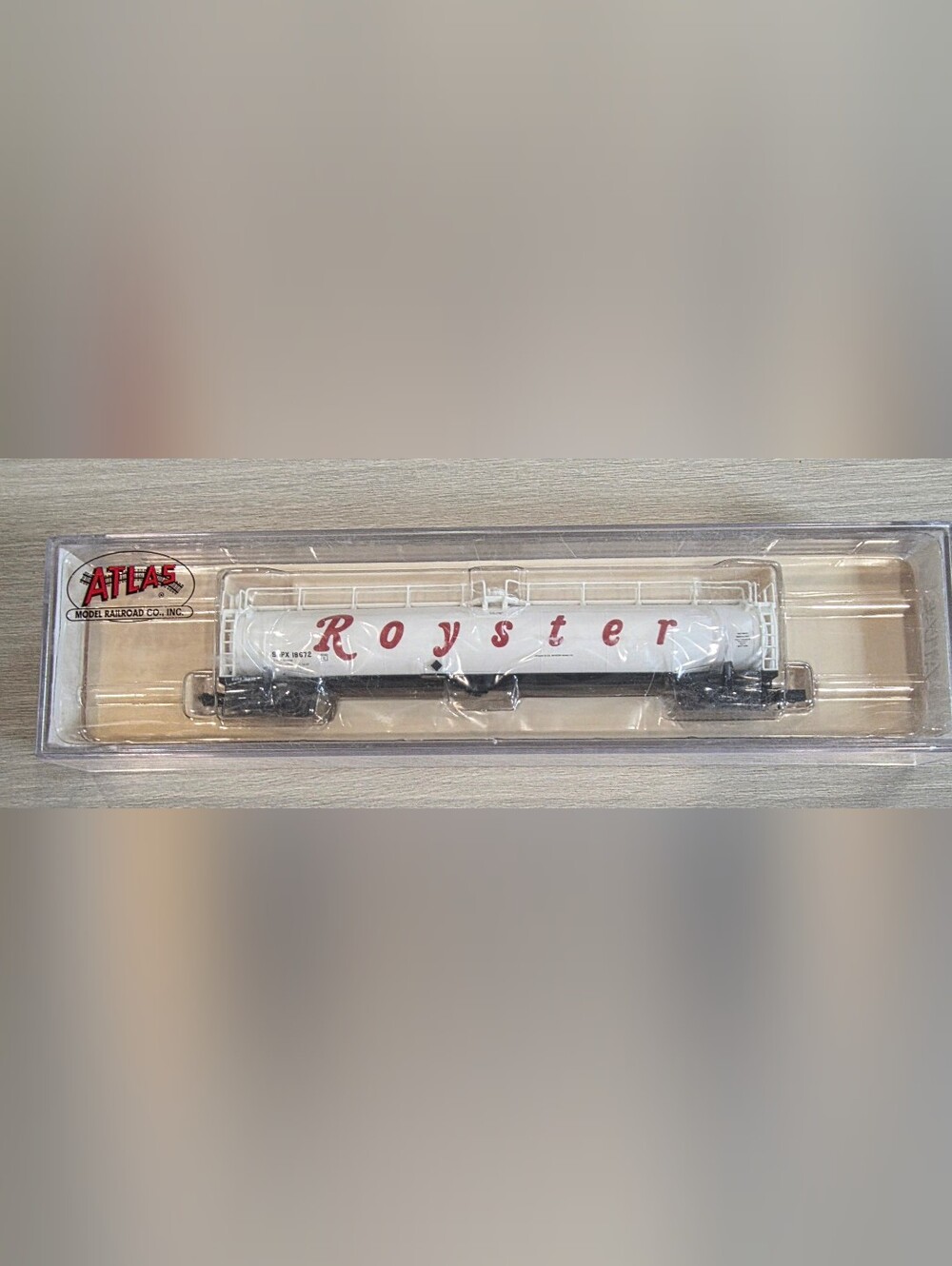 Atlas N Scale Royster 33,000 Gallon Tank Car #18672